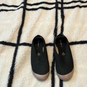 Luxe Manhabis , leather and Sherpa lined. Slip ons